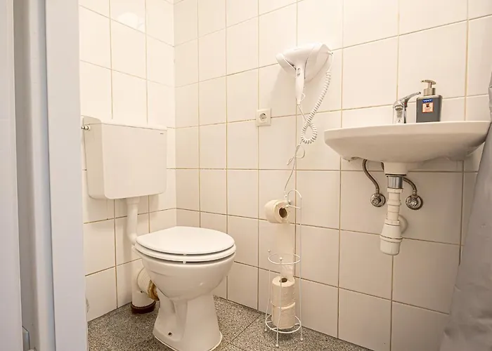 Апартаменти Simple 1br Escape, Your Relaxing Getaway